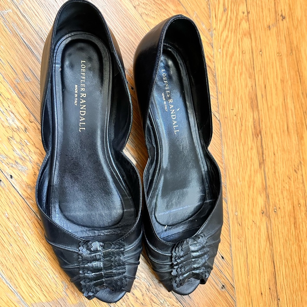 The perfect black flat